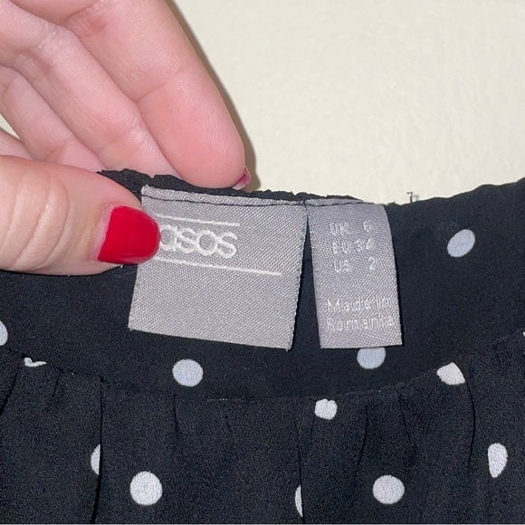 ASOS Black and White Polka Dot Square Neck Off the Shoulder Top Blouse Size 2 - Picture 6 of 6